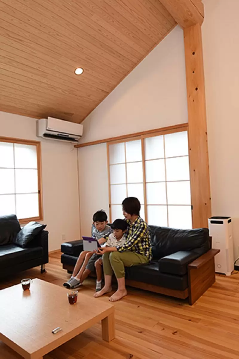 LDKの丸太が美しい住宅 彦根市 Y様邸